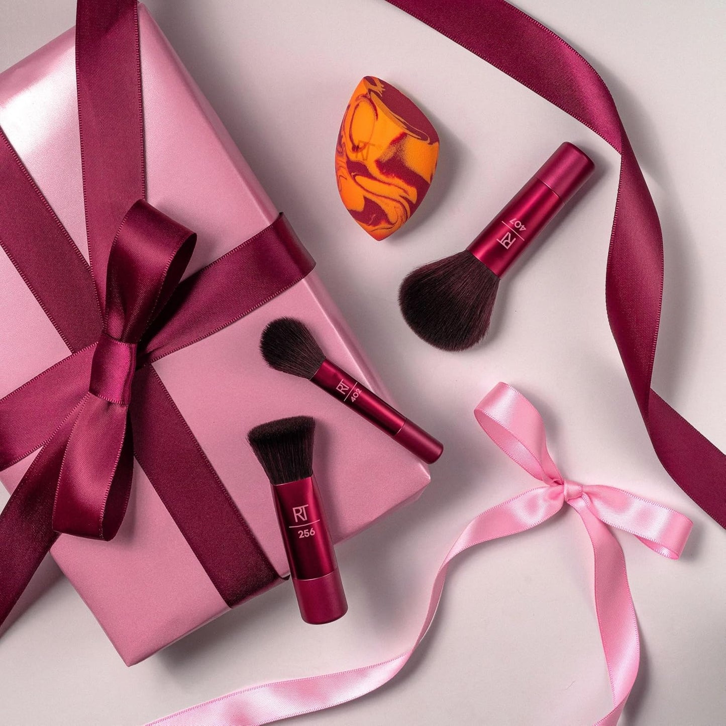 Blend + Jet Set Travel Makeup Brush & Sponge Set, 4 Piece Mini Holiday Gift - Bajo Pedido