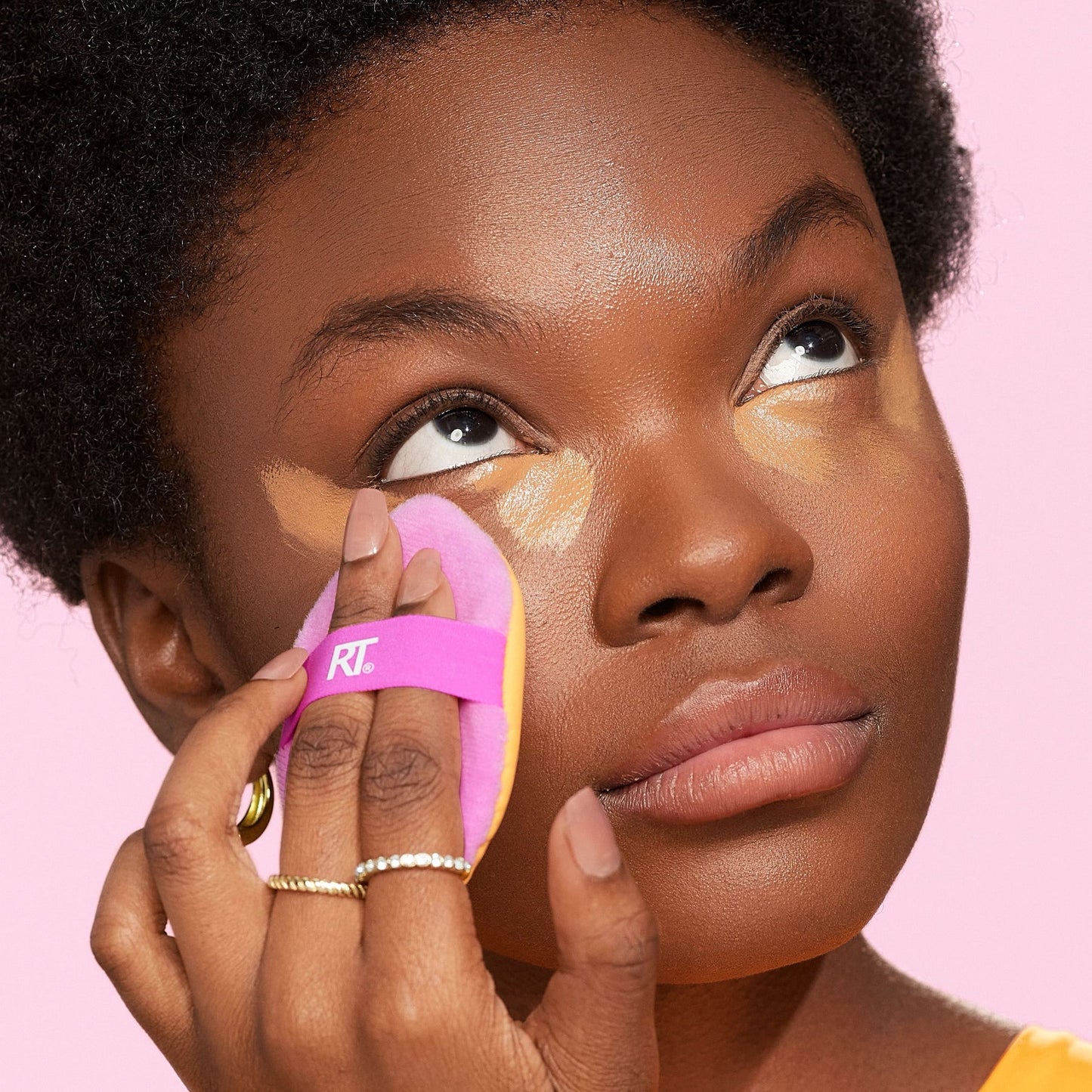 Miracle 2-In-1 Powder Puff + Travel Case - Bajo Pedido