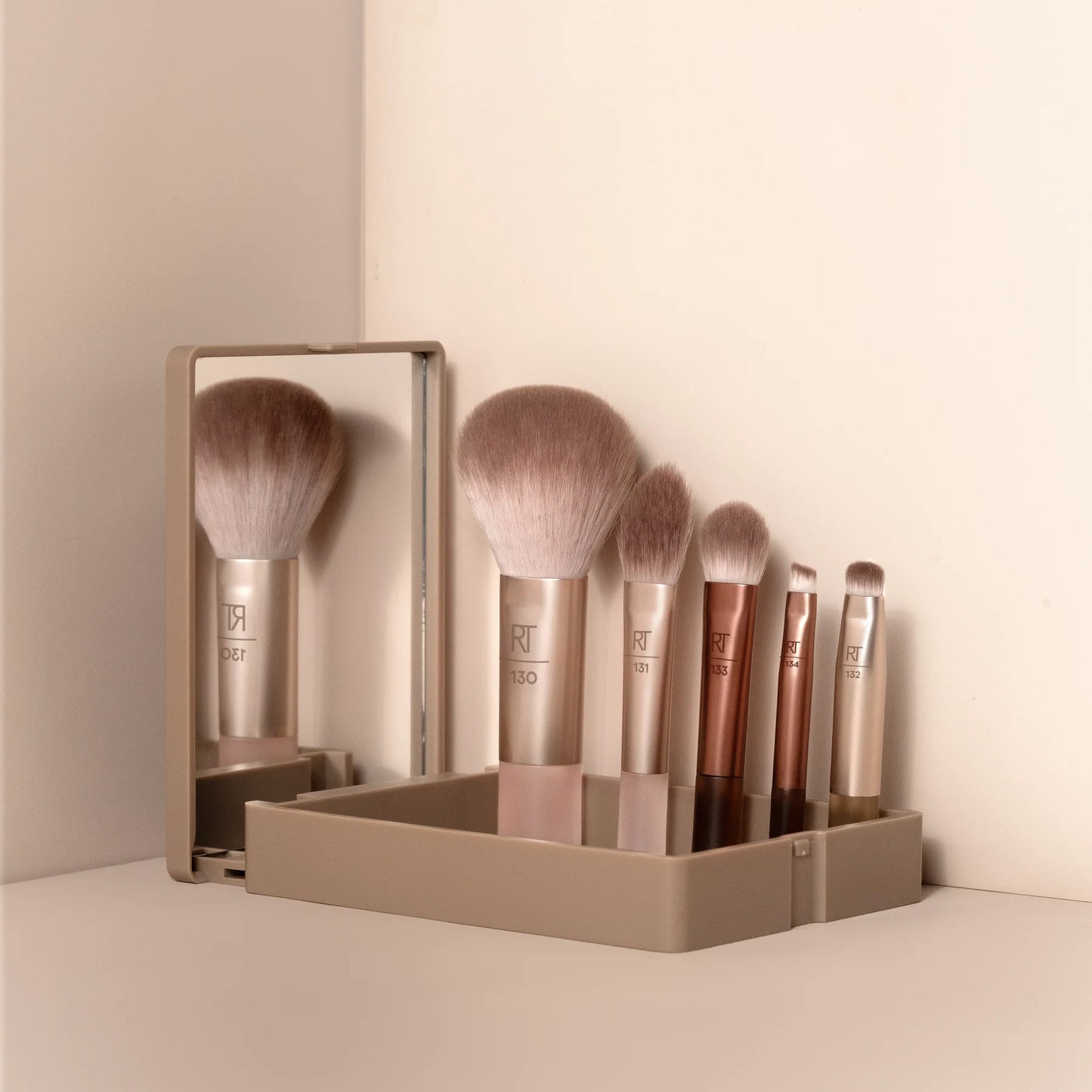 New Nudes 2.0 On-The-Glow Mini Brush Set + Mirrored Compact - Bajo Pedido