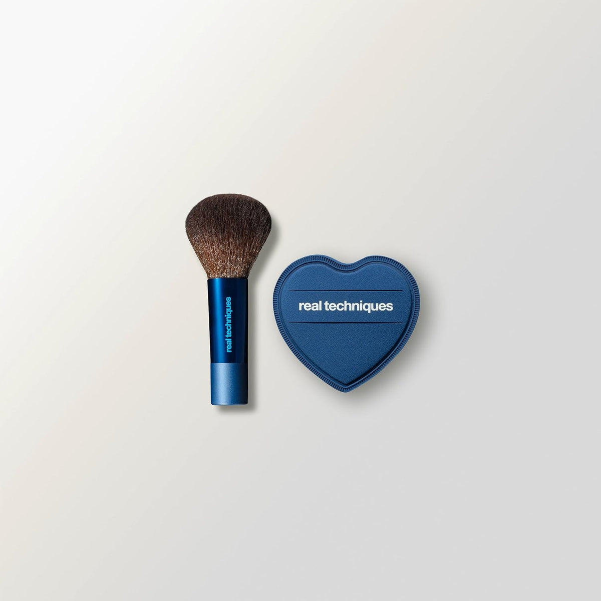 Finishing Act Brush & Puff Gift Duo - Bajo Pedido