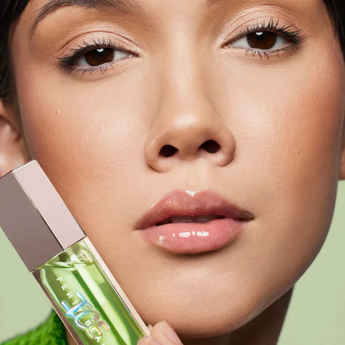 Gloss Bomb Ice Cooling Lip Gloss - Bajo Pedido