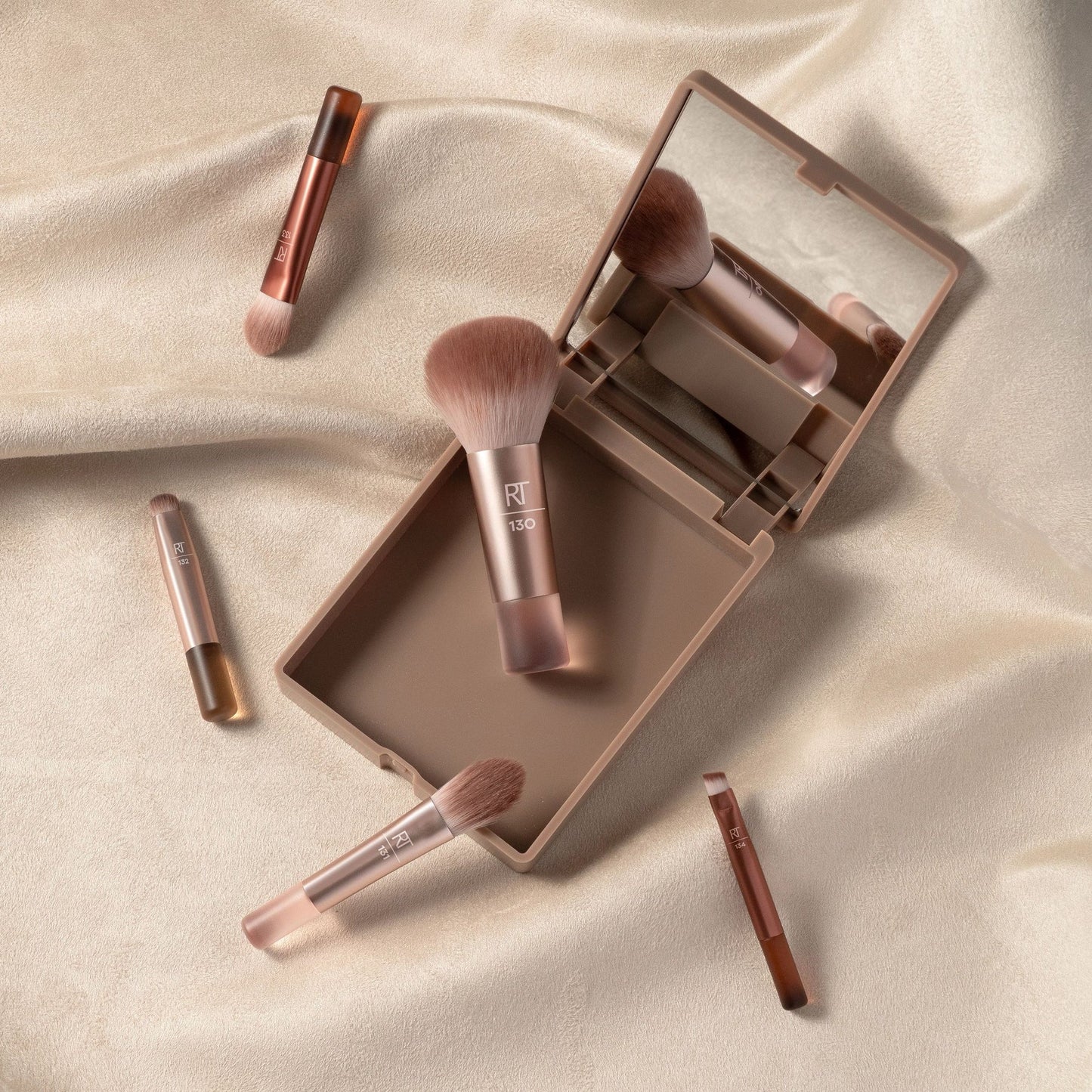 New Nudes 2.0 On-The-Glow Mini Brush Set + Mirrored Compact - Bajo Pedido
