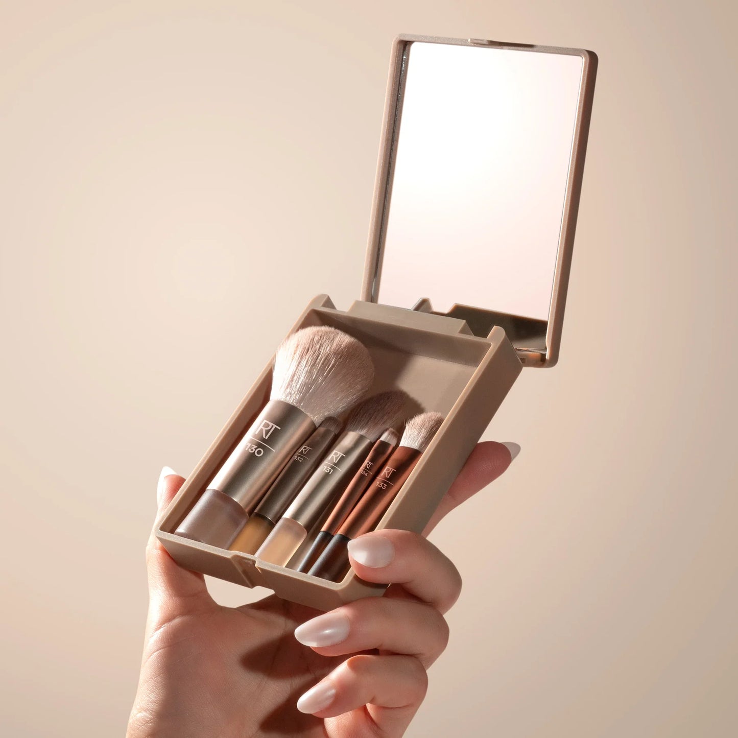 New Nudes 2.0 On-The-Glow Mini Brush Set + Mirrored Compact - Bajo Pedido